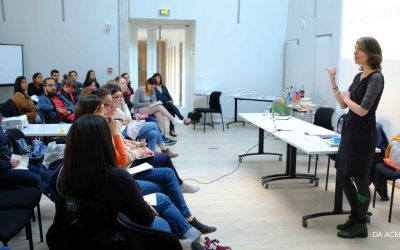 Inter-crèche en chaussettes : Grandir avec plusieurs langues, comment faire du bilinguisme un atout ?