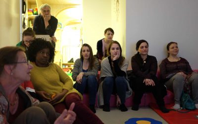 Inter-crèches en chaussettes : comment la culture façonne les pratiques de maternage ?